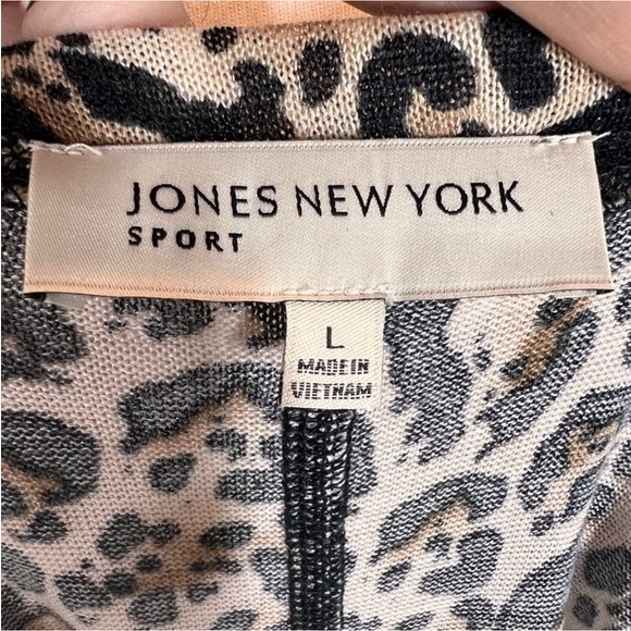 EUC Jones New York Sport Animal Print Top - Picture 6 of 6